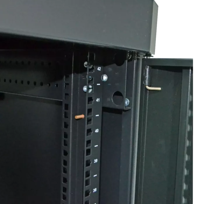 CMS (UA-MGSE33610MPB) 19" 33U 610х1055 Шафа